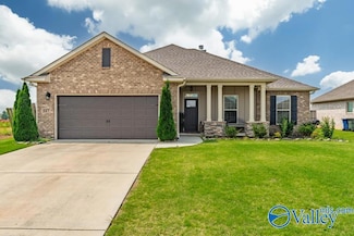 147 Elledge Farm Dr, Hazel Green, AL 35750