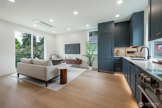 3639 34th Ave W Unit B, Seattle, WA 98199