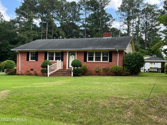 402 Pineview Rd, Clinton, NC 28328