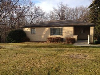 32 Sunset Dr, Coraopolis, PA 15108