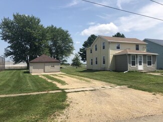 405 S Locust St, Forreston, IL 61030