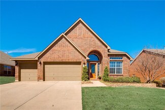 932 Hemlock Trail, Fort Worth, TX 76131