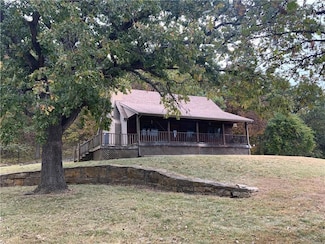 16008 62nd St, Oskaloosa, KS 66066