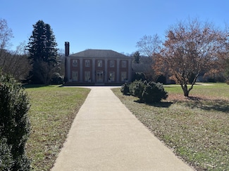 1099 E Gaines St, Lawrenceburg, TN 38464