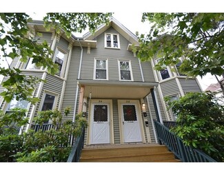 34 Arlington St, Haverhill, MA 01830