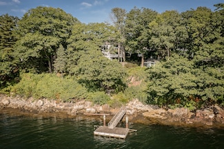 198 Beauchamp Point Rd, Rockport, ME 04856