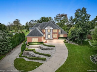 5003 Rockaway Ln, Clarkston, MI 48348