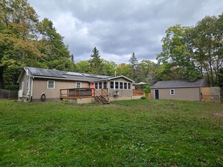10 Oak St, Winterport, ME 04496