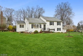 41 Countrywood Dr, Morris Plains, NJ 07950