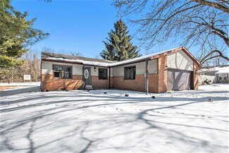 1114 N Penny Dr, Warsaw, IN 46580