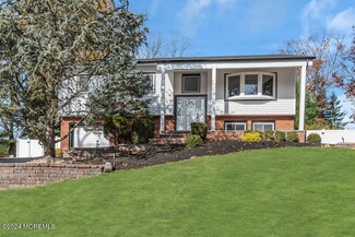 11 Juniper Ave, Manalapan, NJ 07726