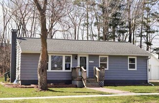 319 W Mulberry St, Baraboo, WI 53913