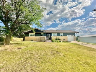 119 E High St, Lincoln, KS 67455