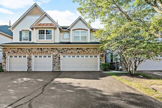 403 Shadow Creek Dr, Vernon Hills, IL 60061