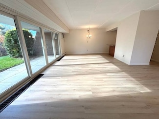 21 Swatling Rd, Colonie, NY 12110