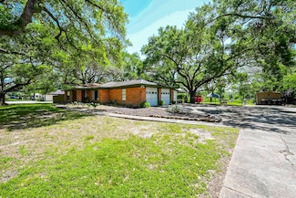 1470 E South St, Alvin, TX 77511