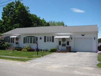20 Albert St, Lewiston, ME 04240
