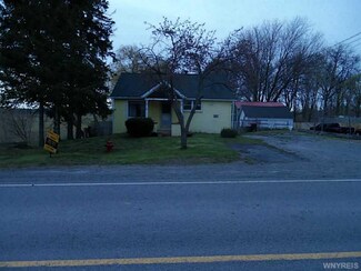 8709 Slayton Settlement Rd, Gasport, NY 14067