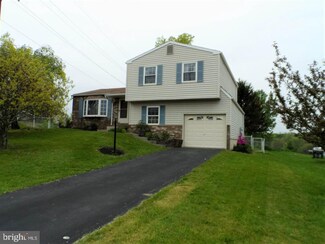618 Sweetbriar Dr, Harrisburg, PA 17111