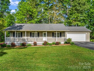 77 Simmons Dr, East Flat Rock, NC 28726