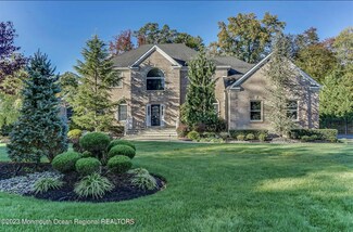 2 Kathleen Ct, Manalapan, NJ 07726