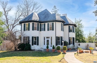 900 Rugby Rd, Charlottesville, VA 22903
