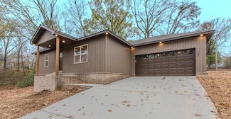 130 Joy St, Bauxite, AR 72011