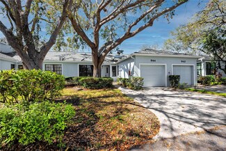 944 San Carlos Ct NE, Saint Petersburg, FL 33702