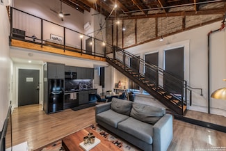 1425 S Flores St Unit 4, San Antonio, TX 78204