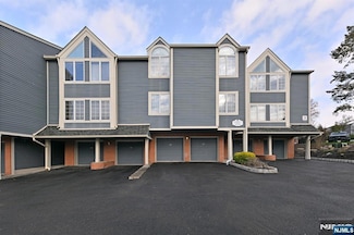 190 Surrey Ct, Ramsey, NJ 07446