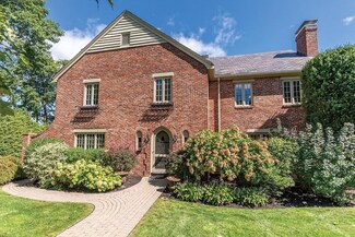 35 Shaw Rd, Chestnut Hill, MA 02467