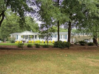 3932 Piney Mountain Rd, Walnut Cove, NC 27052
