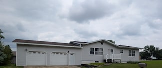 1205 Lakeside Ave, Lake Park, IA 51347