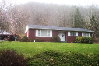 1002 Terrace St Unit STREET, Hinton, WV 25951