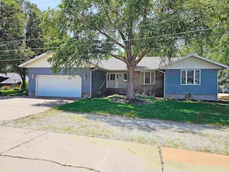 9 Driftwood Dr, Columbus, NE 68601