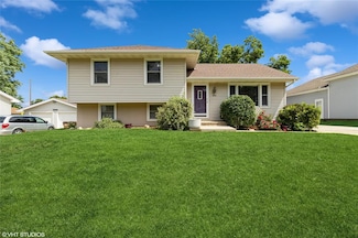 805 Parkview Ln, Carlisle, IA 50047