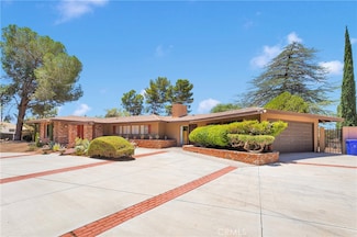 19955 Chickasaw Rd, Apple Valley, CA 92307