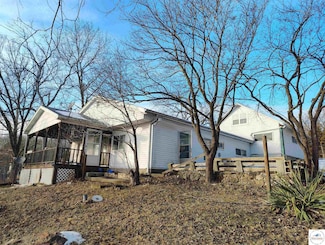 21266 Riverview Dr, Warsaw, MO 65355