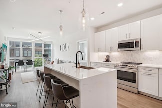 1761 Old Meadow Rd Unit 219, McLean, VA 22102
