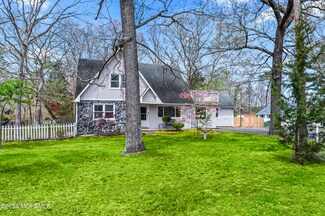 3 Lakeview Dr, Howell, NJ 07731