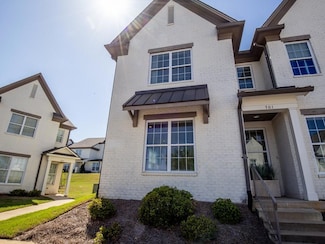 102 Farm View Dr, Oxford, MS 38655