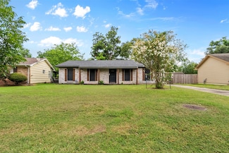 117 Cannon St, Clute, TX 77531