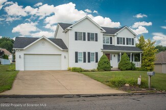 418 Deer Run Dr, Archbald, PA 18403