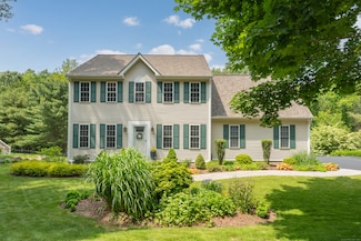 29 Yorkshire Dr, Waterford, CT 06385