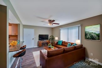 809 High Meadow Ln Unit F, Charlotte, NC 28217