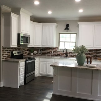 1505 Evangeline Ln, Vidor, TX 77662