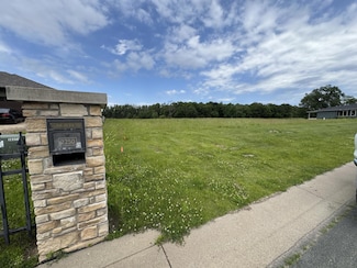 2250 Clubhouse Dr, Lake City, MN 55041