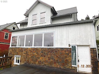 682 39th St, Astoria, OR 97103
