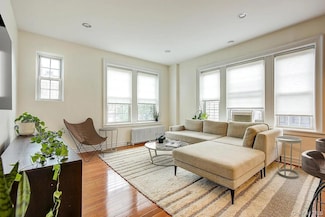 6 Burns St Unit B43, Forest Hills, NY 11375