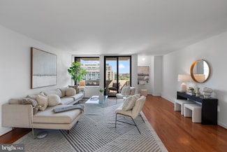 240 M St SW Unit E715, Washington, DC 20024